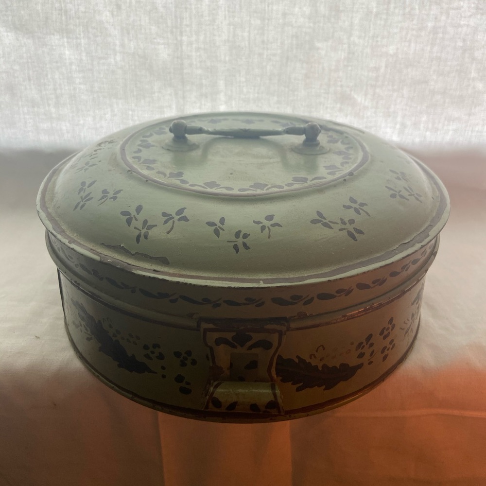 Vintage green tin with lid